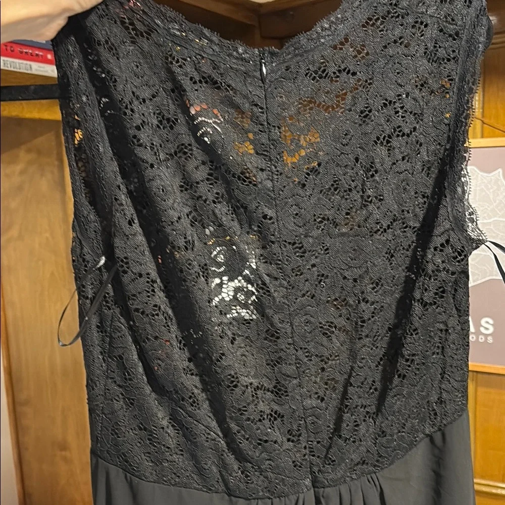 Elegant Black Lace Evening Dress - Picture 4 of 5
